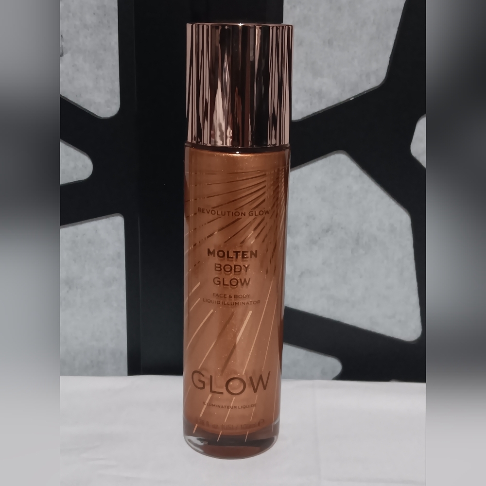 Revolution Glow: Molten Body Glow - Face & Body Liquid Illuminator -